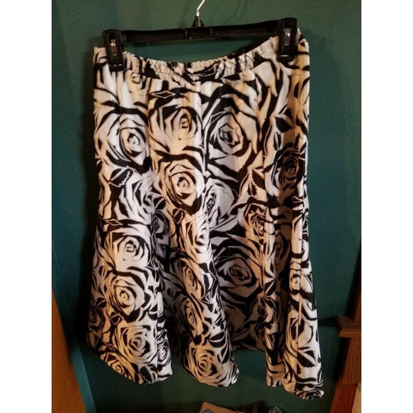 Draper's & Damon's Womens Black White Rose Floral Skirt Size 10 A-line - Picture 5 of 6